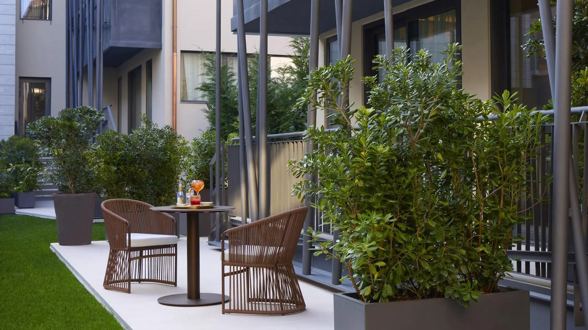 *****  Nemi Hotel Milan Italy